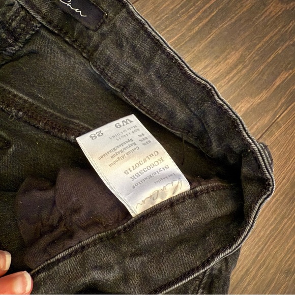 KanCan Black Cutoff Fringe Raw Hem Booty Denim Jean Shorts Size W9 / 28 - Picture 3 of 3